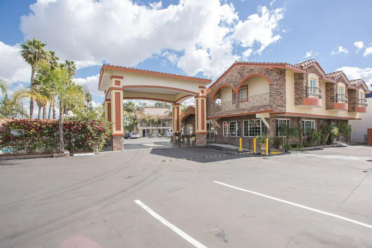 Best Inn & Suites Buena Park Luaran gambar