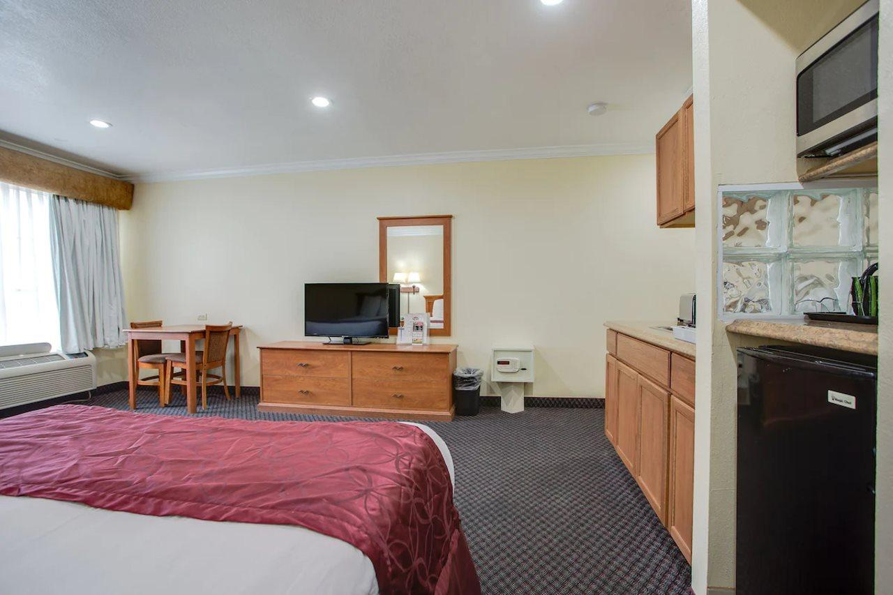 Best Inn & Suites Buena Park Luaran gambar