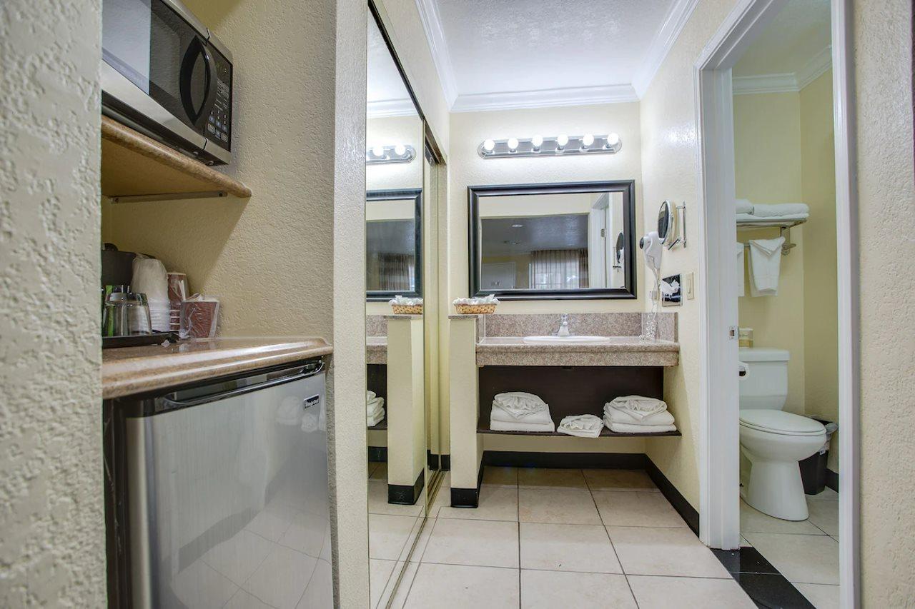 Best Inn & Suites Buena Park Luaran gambar