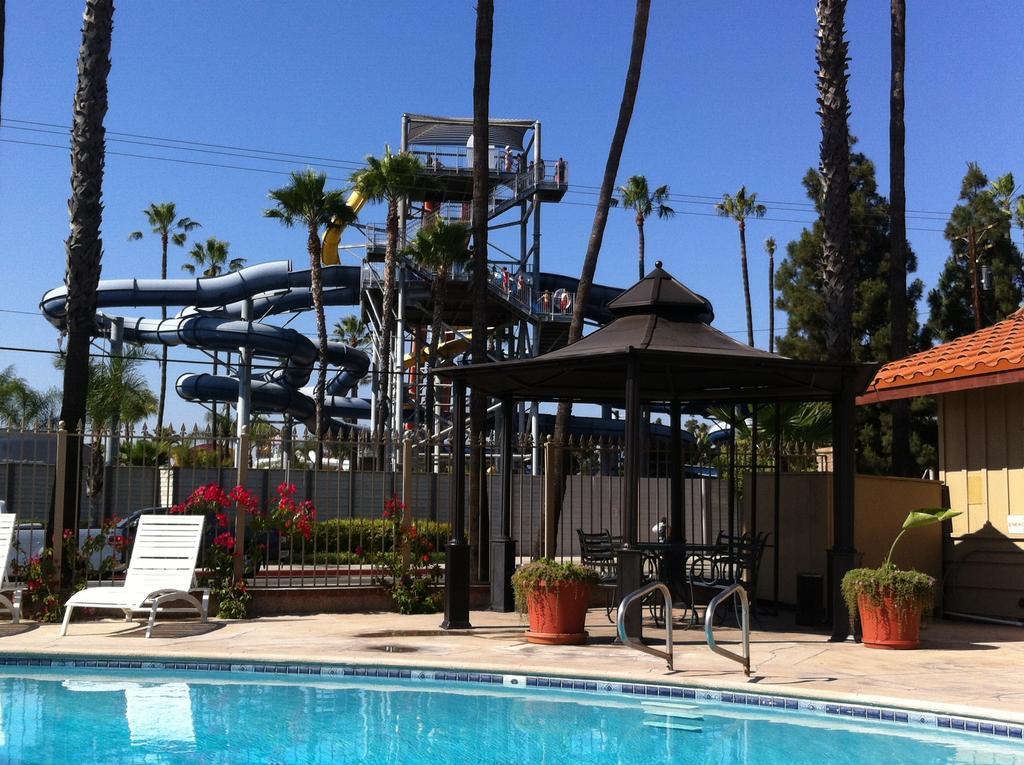Best Inn & Suites Buena Park Luaran gambar